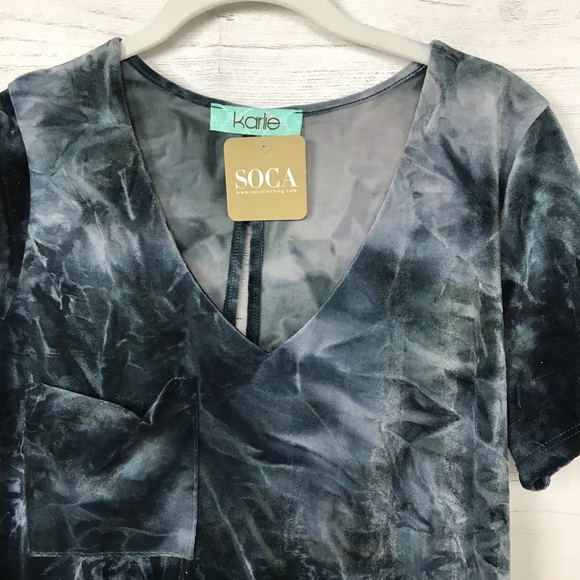 NWT KARLIE VELVET VNECK DRESS - Picture 2 of 9